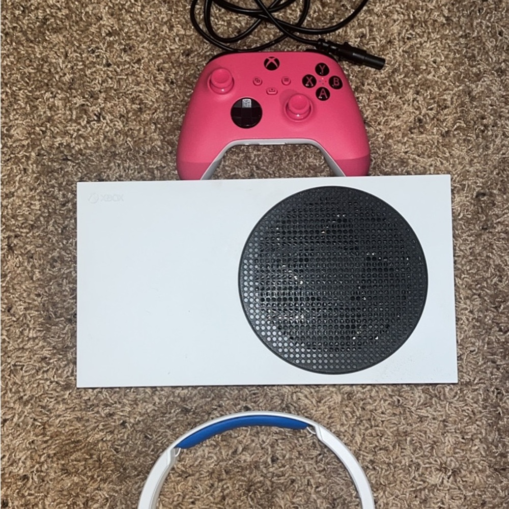 Xbox Series S 512 GB Console Pink Controller and Headset